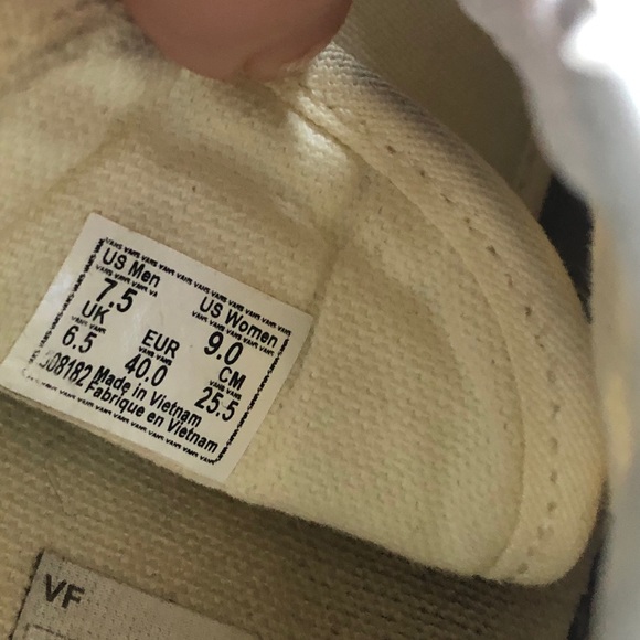 Vans - Picture 5 of 6